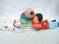 中国ハンドは、粘土像 - 青少年のキスをメイド