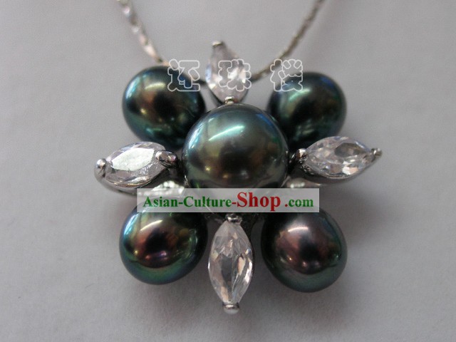 La naturaleza única de collar de perlas