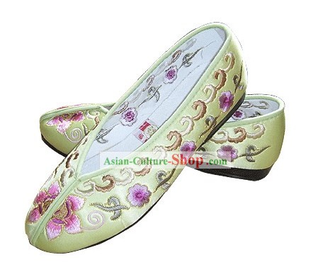 Chinese Traditional Handmade Embroidered Princess Satin Shoes (various flower, light yellow)