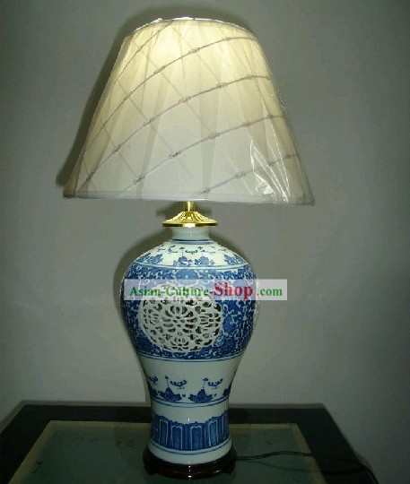 Clássico chinês Jing De Zhen cerâmica azul-e-branco lâmpada de leitura Hollowed-out