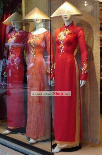 베트남어 전통적인 붉은 색 긴 Qipao과 삿갓