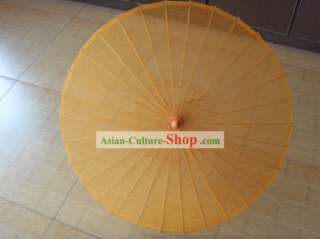 中国ハンドは、透明な黄色のシルクのダンス傘をメイド