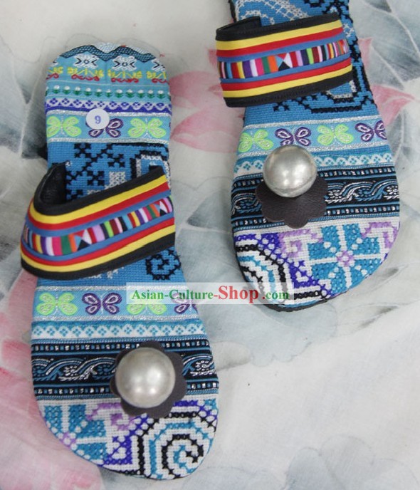 Chinese Handmade Embroidery Slipper of Miao Minority