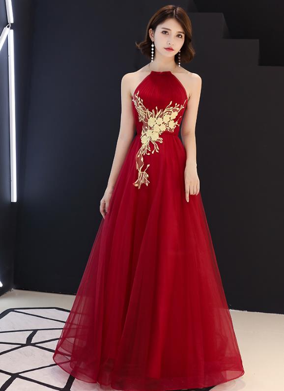 Chinois chanceux tenue rouge de mariage en soie