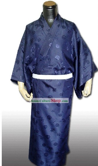 인간은 일본의 전통 기모노 복장
