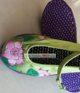 Chinese Traditional Embroidery Lotus Shoes