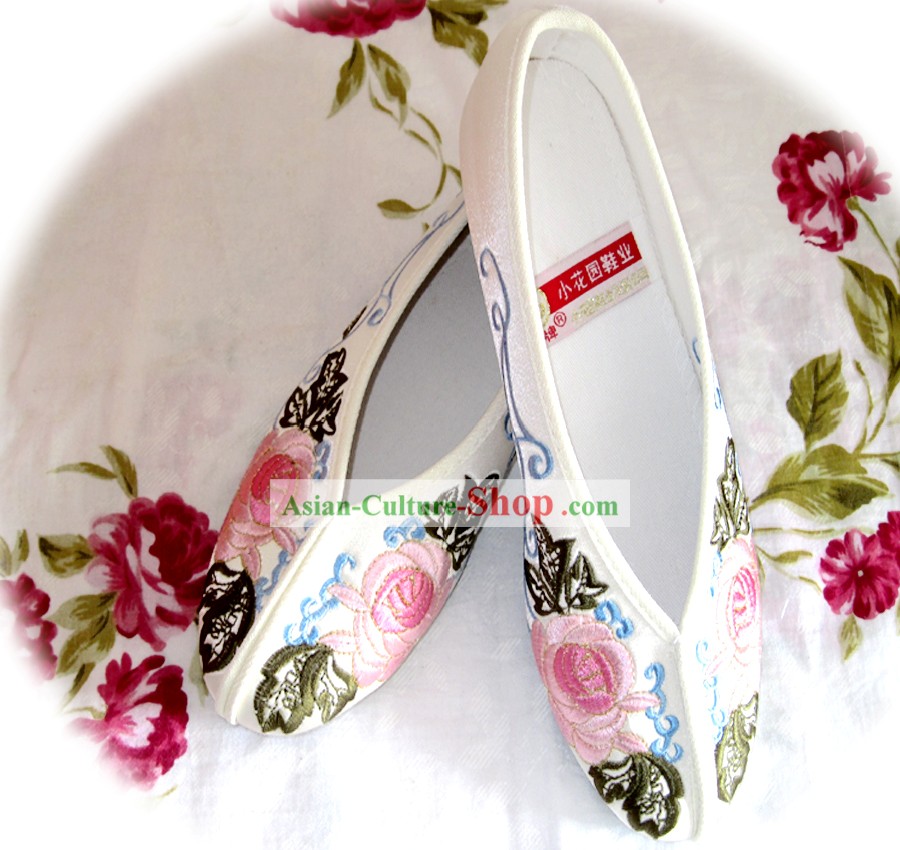 Chinese White Flower Embroidery Shoes