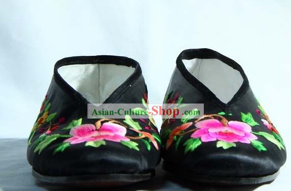 Chinese Handmade Bu Ying Zhai Cow Leather Sole Embroidered Shoes