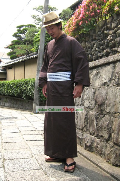 인간은 일본의 전통 유카타 기모노 세트