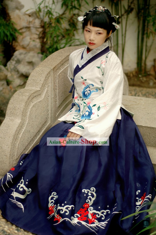 Ming Dynasty Beauty Embroidered Gu Zhuang Clothing Complete Set