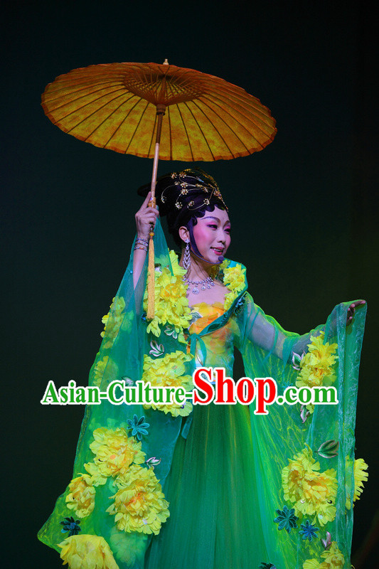 Ancient Chinese Tang Dynasty Female Emperor Costumes and Umbrella