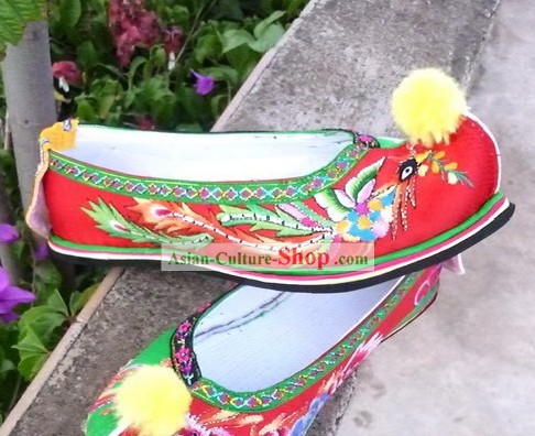 Traditional Chinese Wedding Embroidered Dragon Phoenix Shoes for Brides