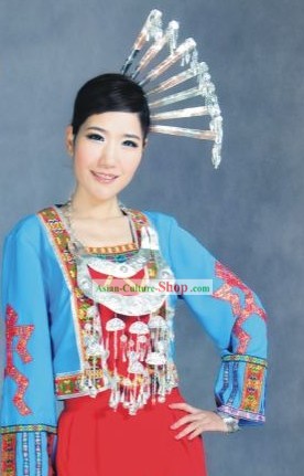 Traditional Li Minority Clothing