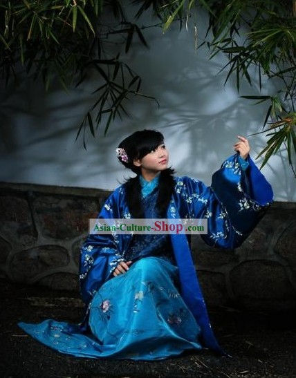 Ancient Chinese Ming Dynasty Winter Clothing Complete Set for Women