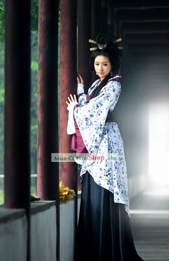 Ancient Chinese Han Dynasty Female Clothing