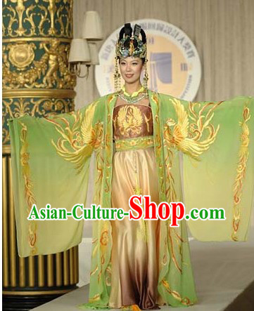 Chinese Imperial Dressing Empress Costume and Hair Accessories in China