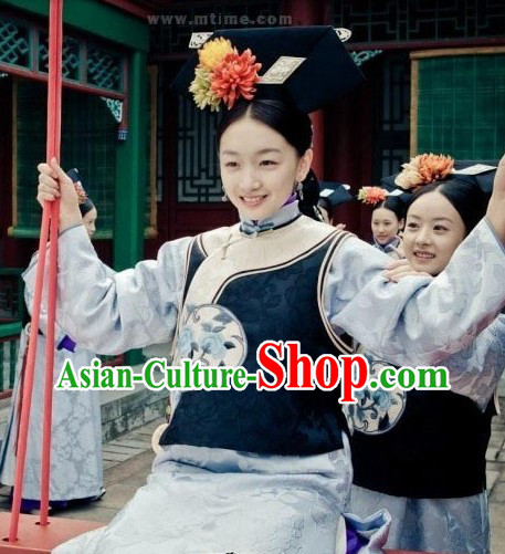 Qing Dynasty Imperial Palace Maid Outfit and Headwear for Women