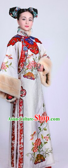 Qing Dynasty Princess Winter Wear Manchu Clothing and Headwear