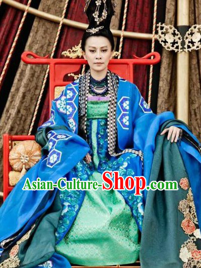 Ancient China Tang Dynasty Female Emperor Wu Zetian Clothing and Hair Accessories for Women