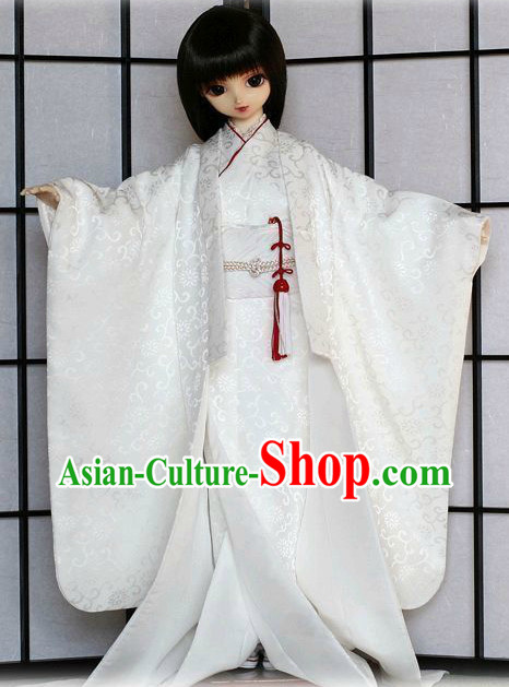 Traditional White Japanese Clothing for Ladies