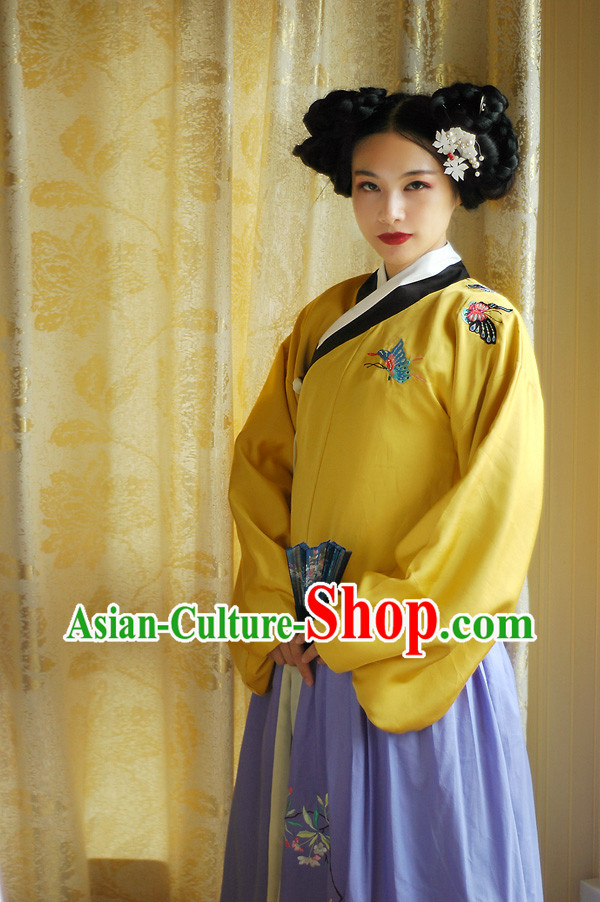 Ancient Chinese Ming Dynasty Embroidered Butterfly Clothing for Women