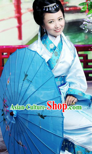 Silver Flower Han Fu Clothes and Umbrella