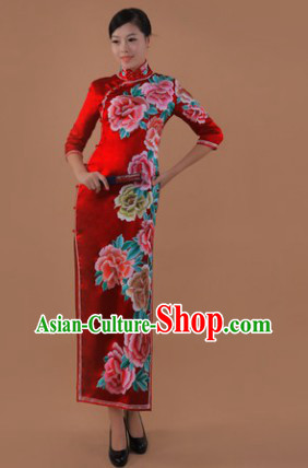 Traditional Chinese Red Silk Embroidered Peony Cheongsam