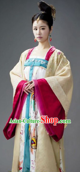 The Chinese Tang Dynasty Clothing and Hair Jewerly for Women