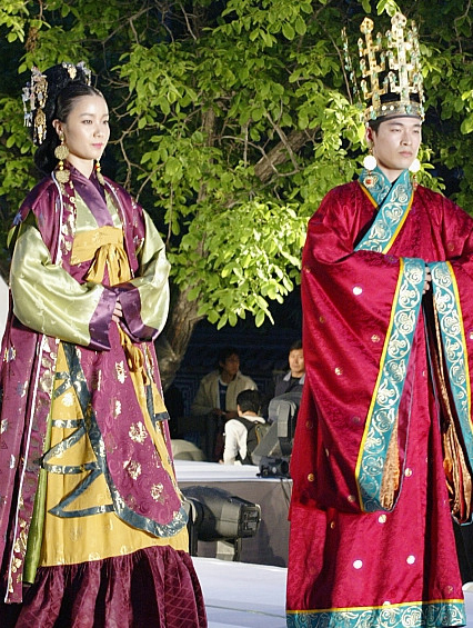 Clothes of Southern and Northern Dynasties