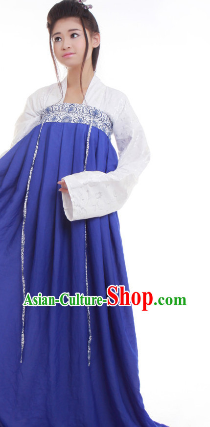 Tang Dynasty Costume in China for Women