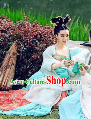 Ancient Chinese Tang Lady Ruqun Clothing and Hair Accessories