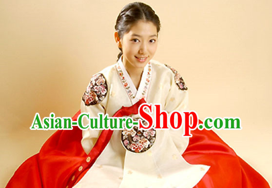 Traditional Korean Hanbok Outfit for Women