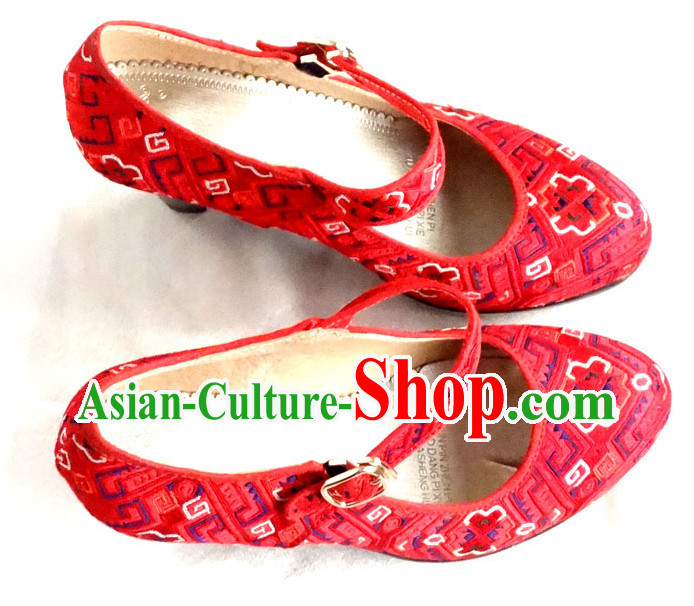 Traditional China Miao Minority Embroidery Red Shoes for Women