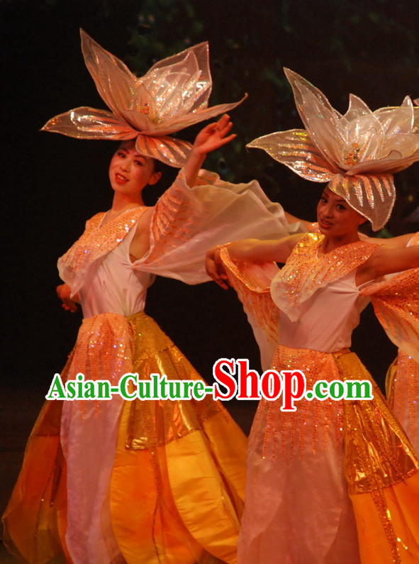 China Yunnan Province Lijiang Stage Dance Costumes and Hat for Women