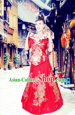 China Miao Tribe Minority Ethnic Dresses and Silver Accessories for Women