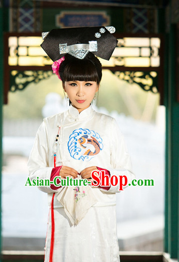 Chinese Traditional National Costumes Palace Lady Long Robe and Hair Accessories