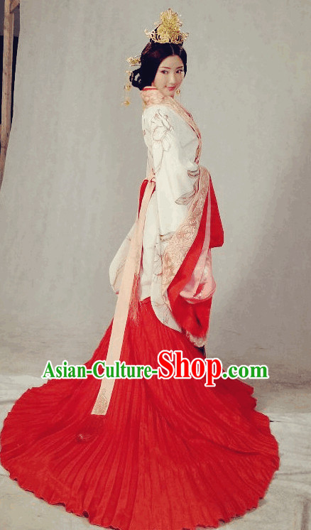 Ancient Chinese Noblewoman Hanfu with Long Tail