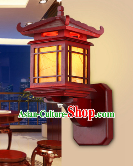 Traditional Chinese Classical Natural Wood and Carved Temple Shape Hanging Palace Lantern