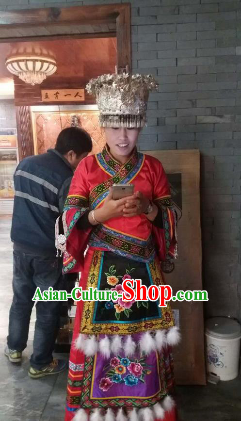 Traditional Chinese Miao Nationality Dancing Costume, Hmong Female Folk Dance Ethnic Pleated Skirt, Chinese Minority Nationality Embroidery Costume for Women