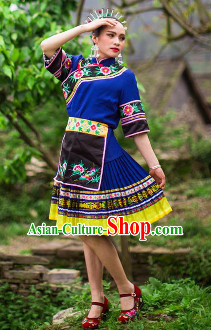 Traditional Chinese Tujia Nationality Dancing Costume, Tujiazu Female Folk Dance Ethnic Pleated Skirt, Chinese Tujia Minority Nationality Embroidery Costume for Women