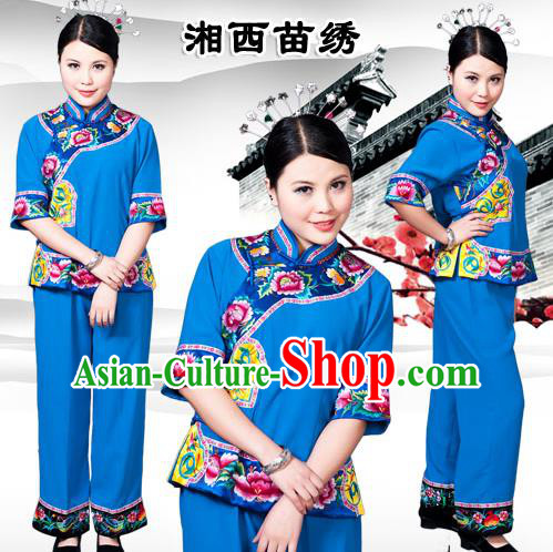 Traditional Chinese Miao Nationality Dancing Costume, Hmong Tujiazu Female Folk Dance Ethnic Sealand Karp Pleated Skirt, Chinese Minority Tujia Nationality Embroidery Costume for Women