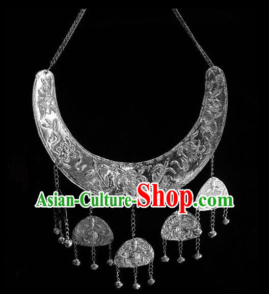 Traditional Chinese Miao Nationality Necklace, Hmong Folk Wedding Silver Collar for Women