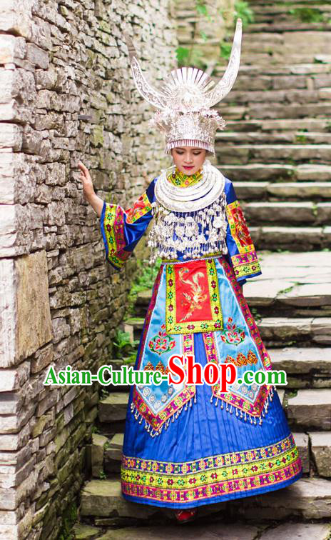 Traditional Chinese Miao Nationality Wedding Costume Accessories Crown, Necklace, Hmong Female Wedding Ethnic Dress and Phoenix Silver Headwear, Chinese Minority Nationality Embroidery Costume and Hat for Women