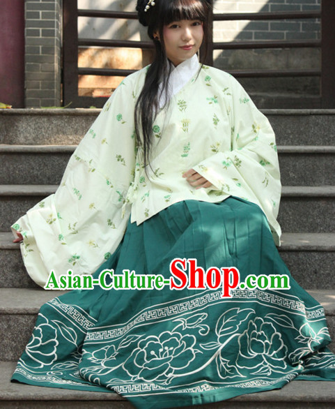 Ancient Chinese Ming Dynasty Clothing for Women