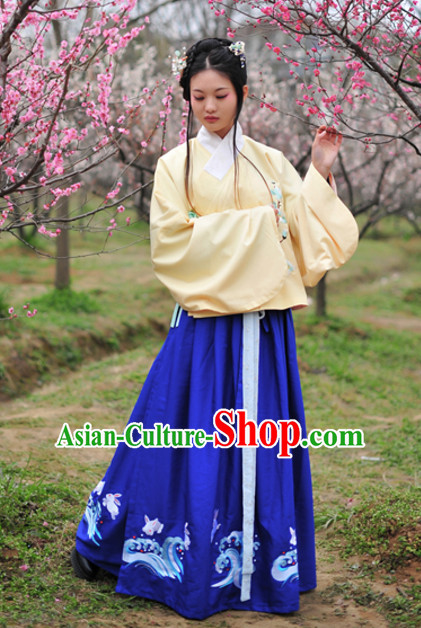 Ancient Chinese Ming Dynasty Clothing for Women