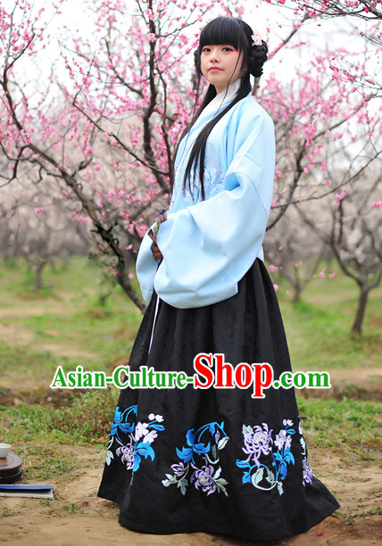 Ancient Chinese Ming Dynasty Clothing for Women