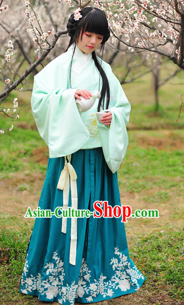 Ancient Chinese Ming Dynasty Clothing for Women