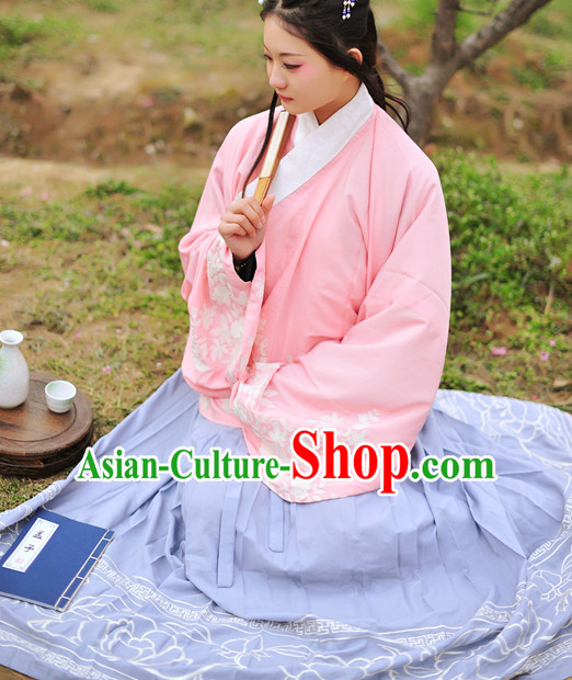 Ancient Chinese Ming Dynasty Clothing for Women