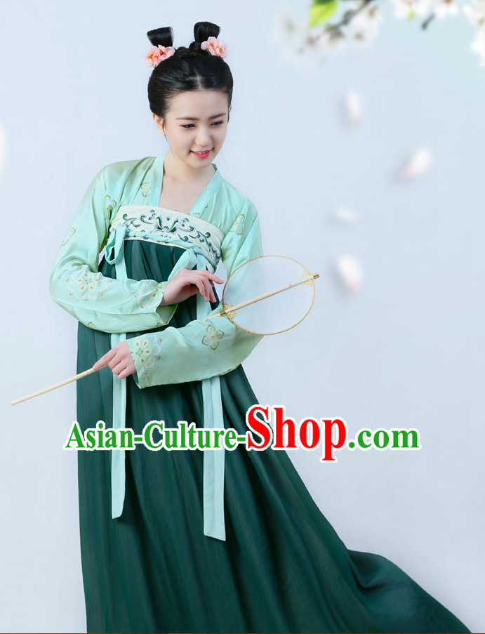 Ancient Chinese Tang Dynasty Beauty Embroidered Garment and Hair Jewelry Complete Set for Women