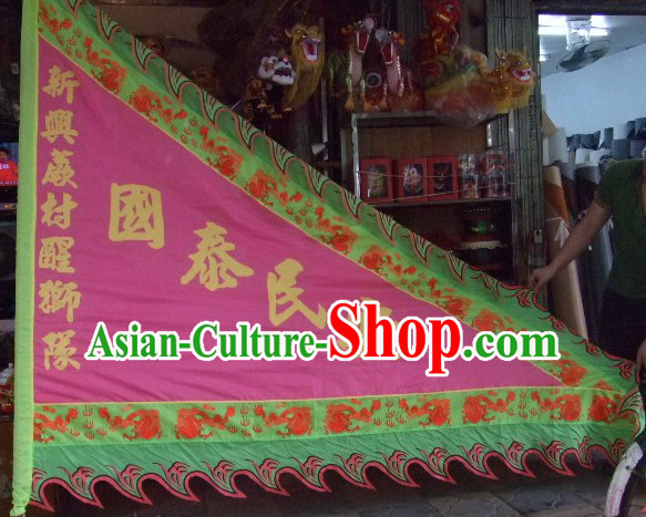 Traditional Chinese Lion Dance Dragon Dance Performance Troupe Big Triangle Banner Giant Flag